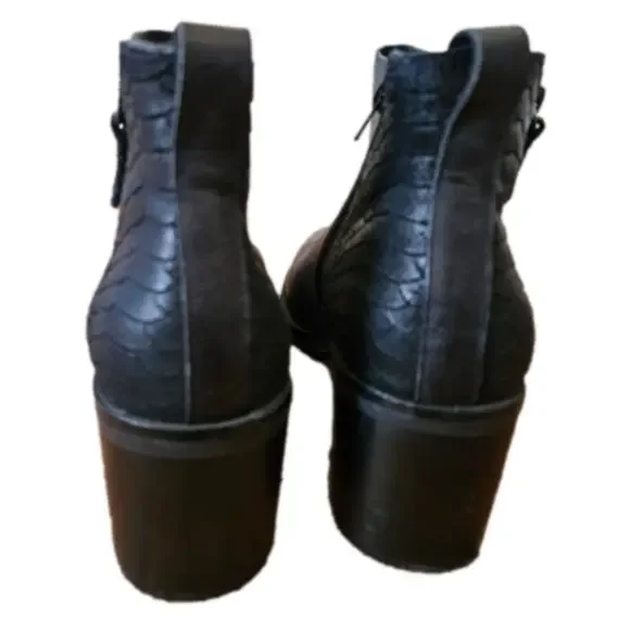 Crown Vintage Black Leather Scale Detail Zip-up Square Heeled Booties-Size 9.5 - Picture 7 of 9